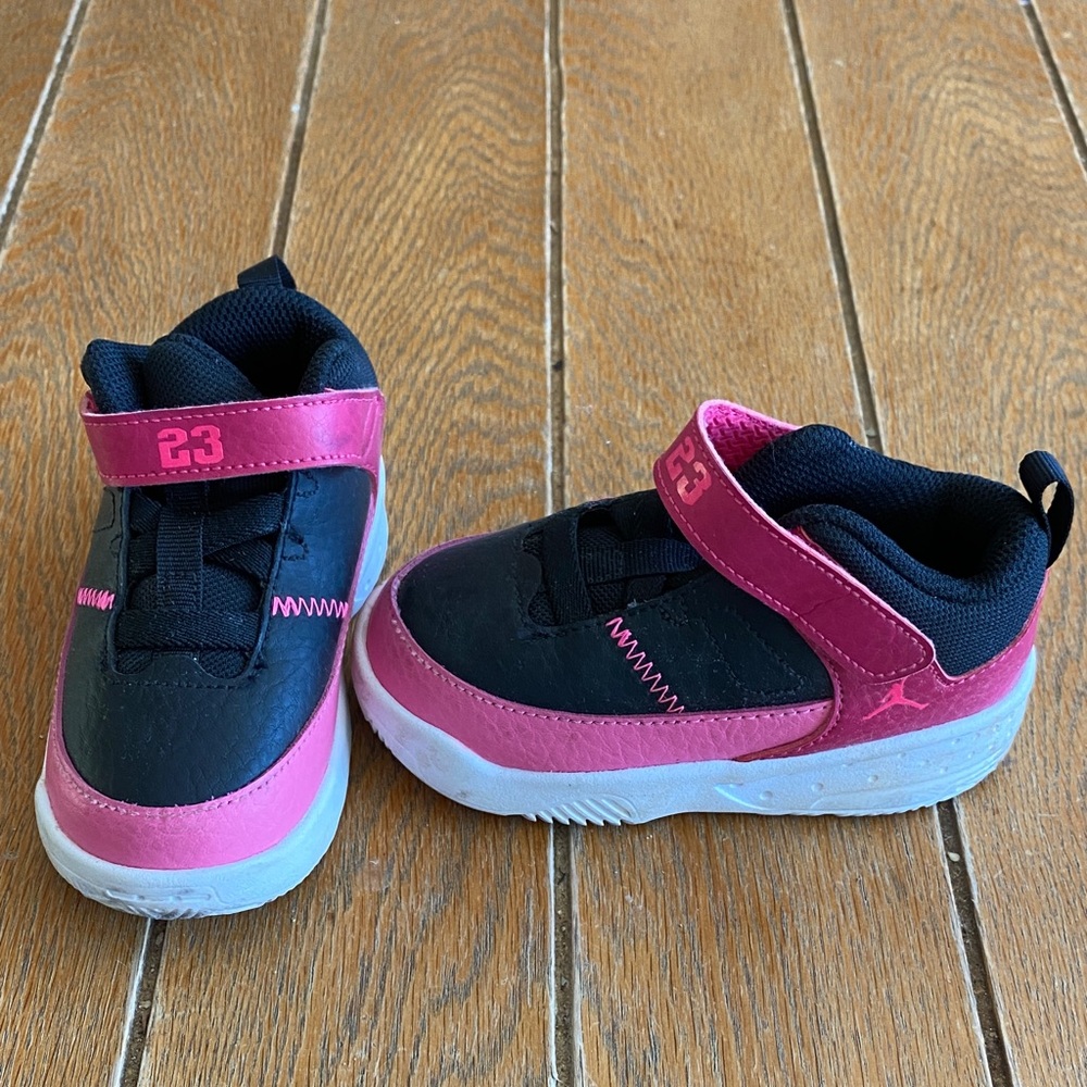 Jordan Max Aura 3 Toddler Size 7c 🩷 Pink with Hook-and-Loop Strap